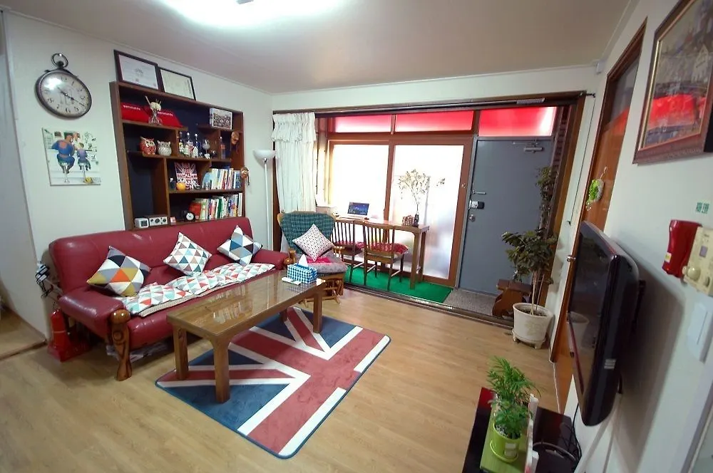 Apple Tree Guest House Seoul 2*,